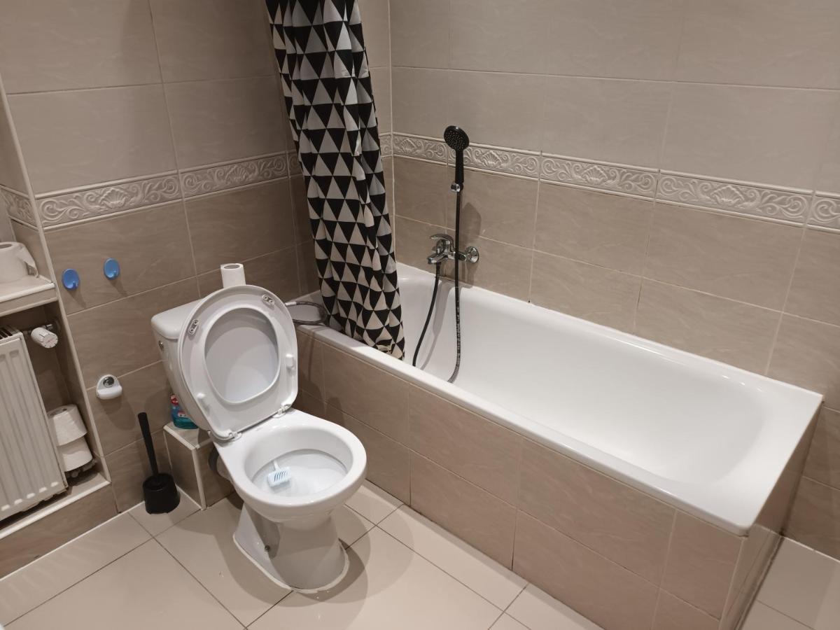 وارسو Polsland Hostels Airport المظهر الخارجي الصورة