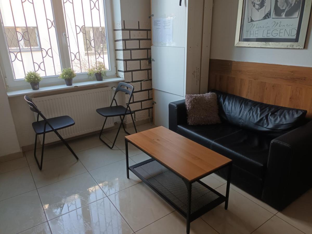 وارسو Polsland Hostels Airport المظهر الخارجي الصورة